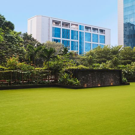 Sofitel Mumbai Bkc Hotel Exterior foto The lawn at the Taj Mahal Palace