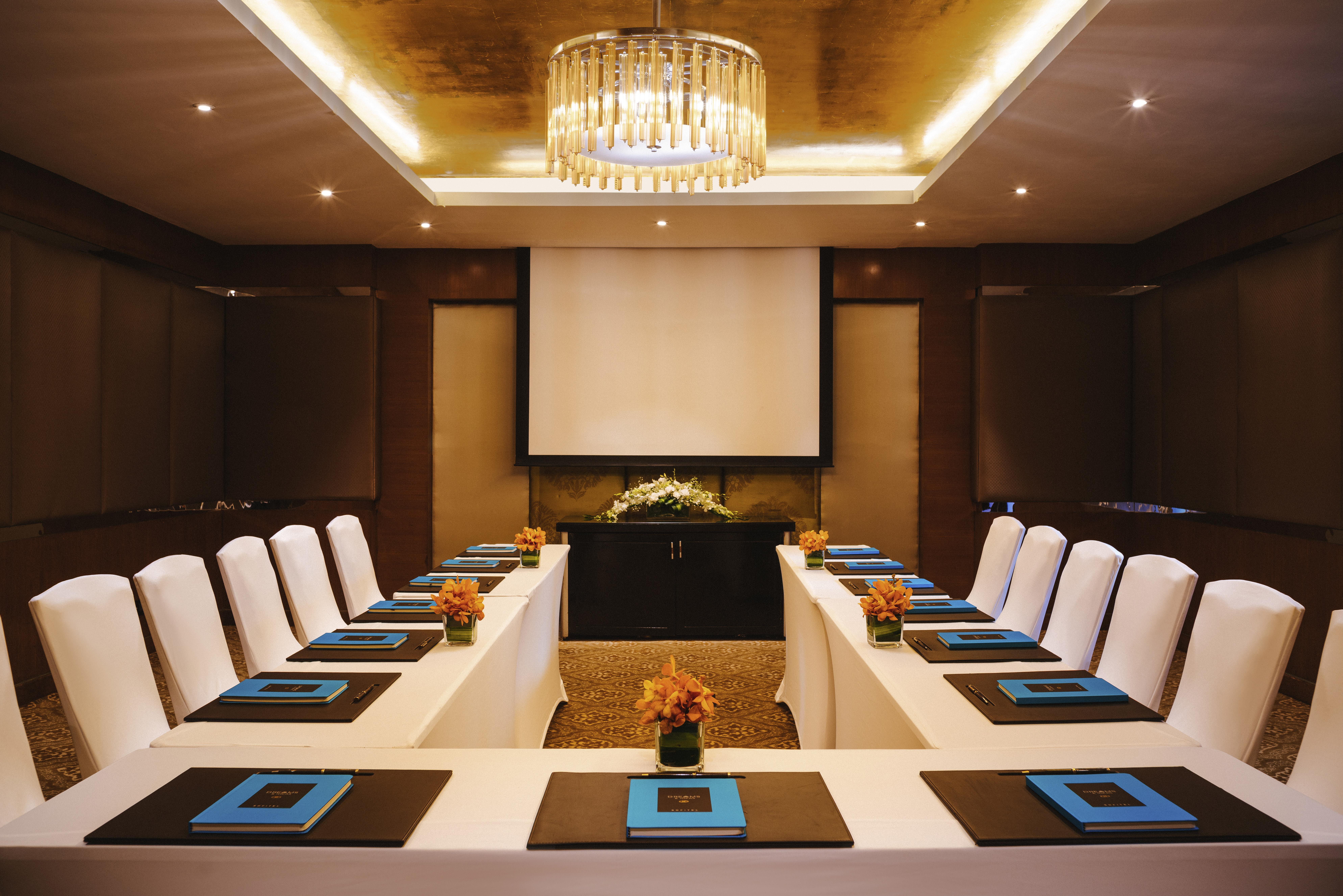 Sofitel Mumbai Bkc Hotel Exterior foto Meeting room at the hotel