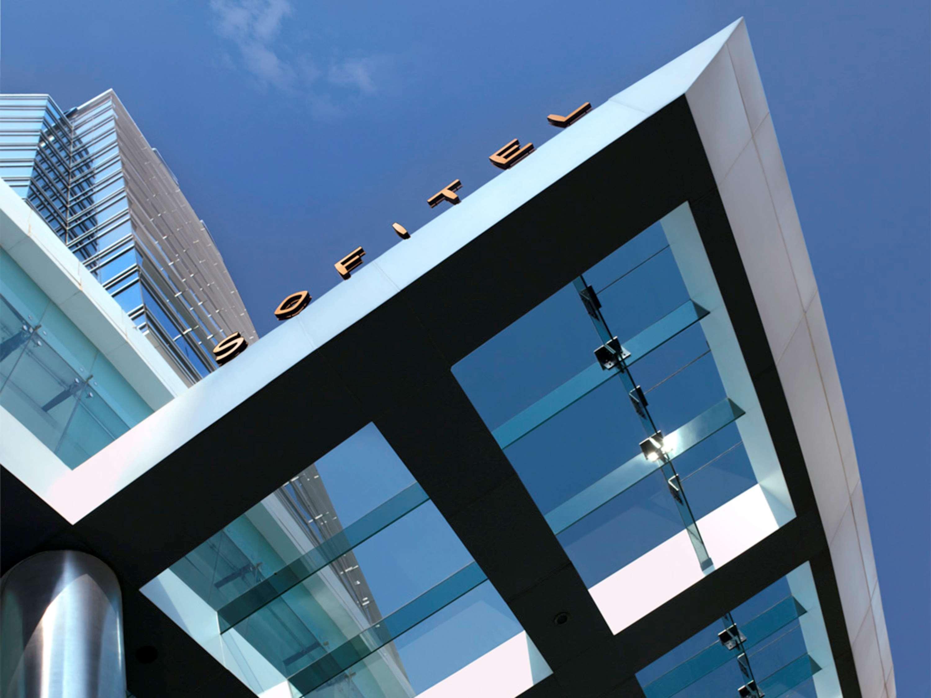 Sofitel Mumbai Bkc Hotel Exterior foto The exterior of the hotel