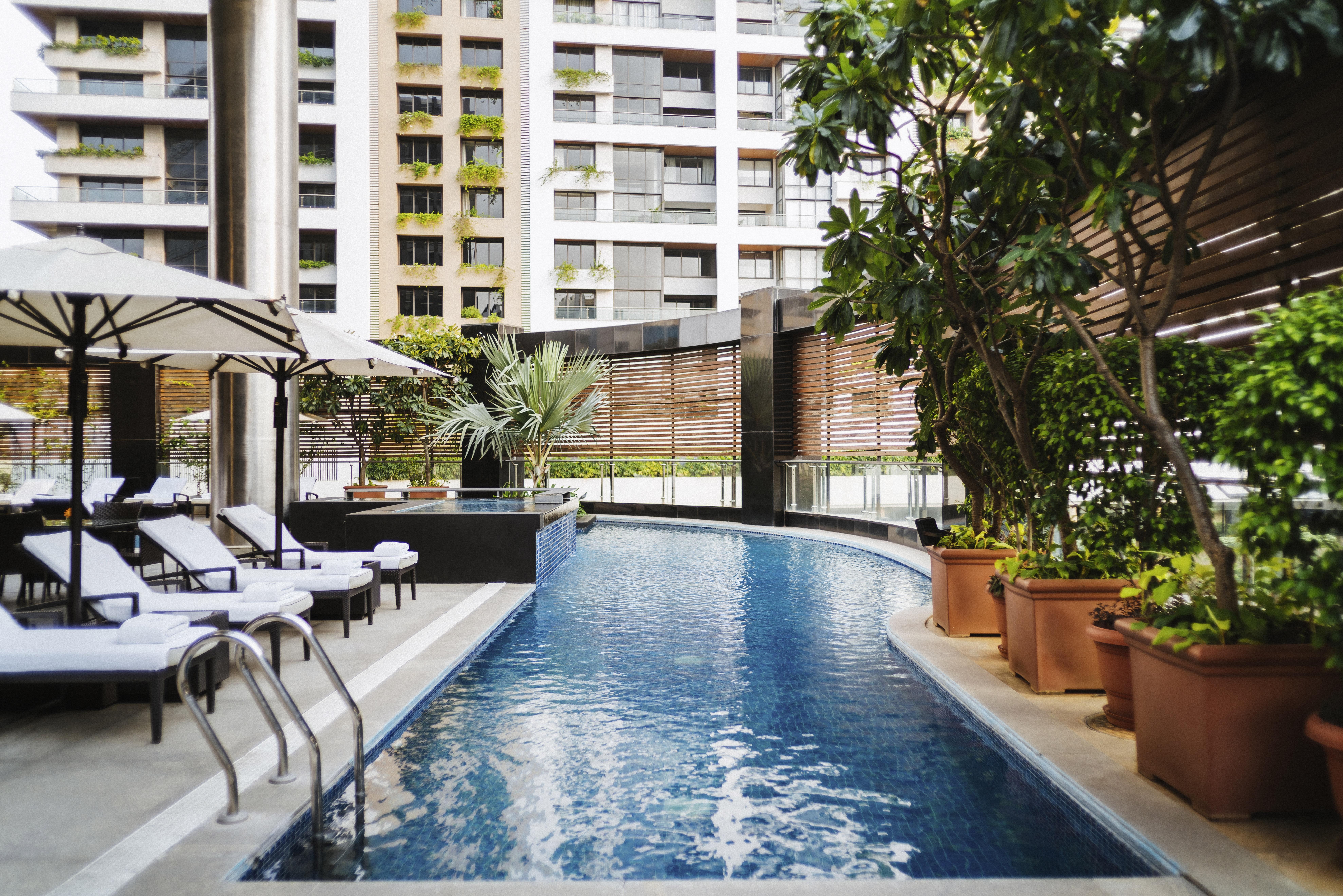 Sofitel Mumbai Bkc Hotel Exterior foto The swimming pool at the hotel