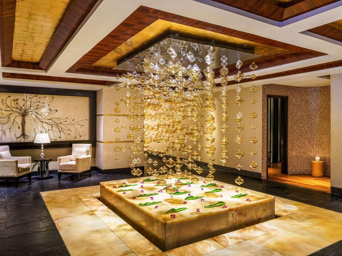 Sofitel Mumbai Bkc Hotel Exterior foto The lobby of the Ritz-Carlton, DIFC