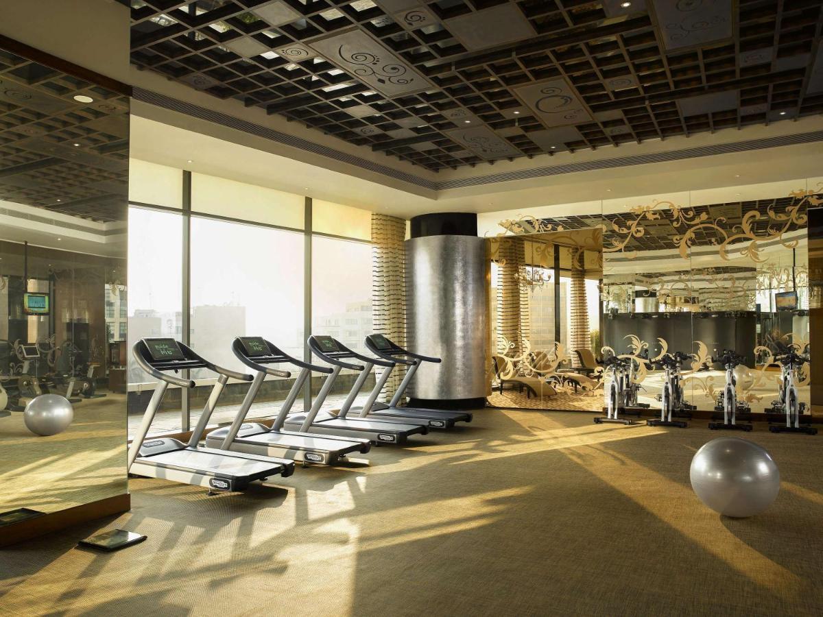 Sofitel Mumbai Bkc Hotel Exterior foto The gym at the Mandarin Oriental, Hong Kong