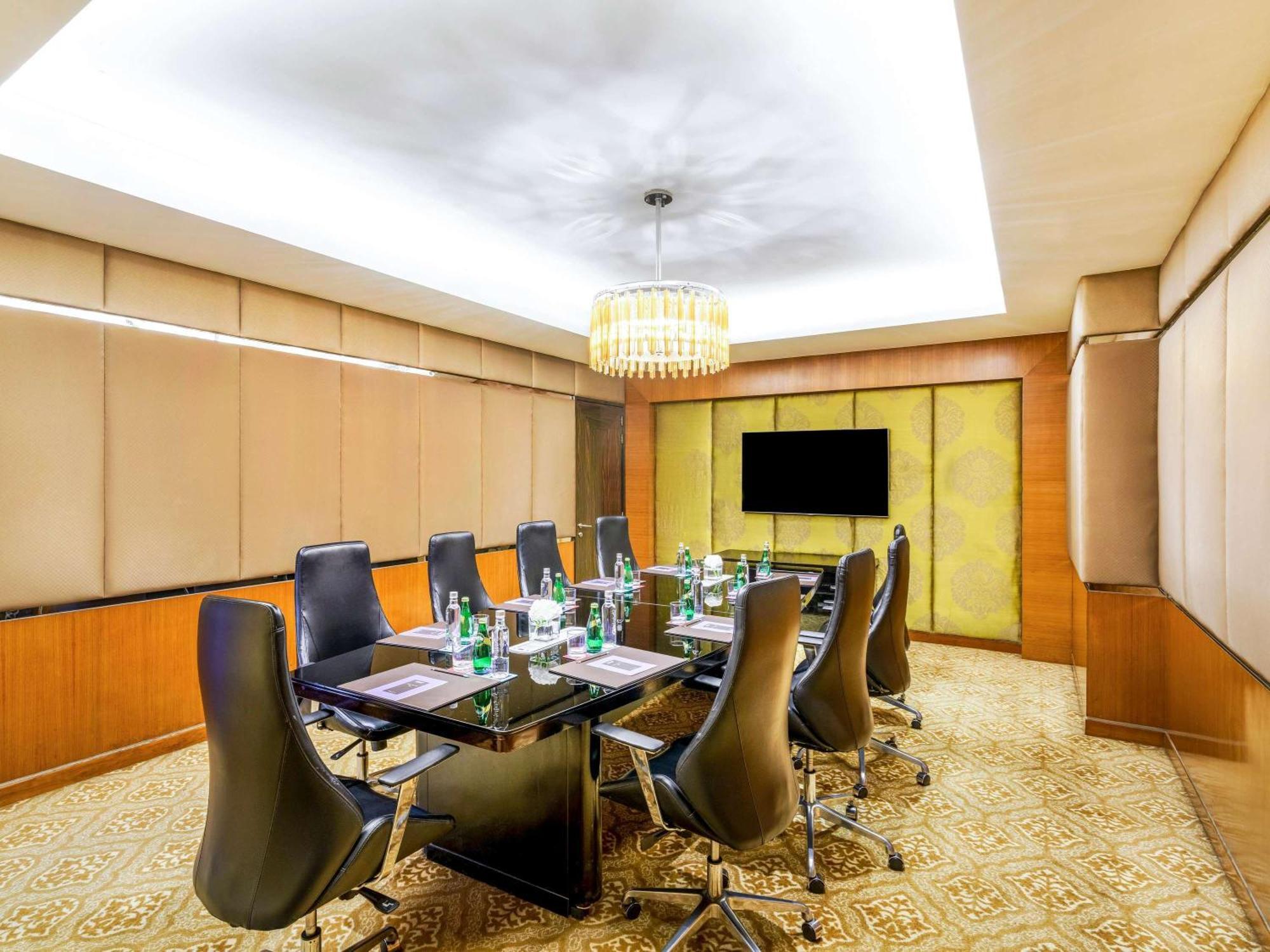 Sofitel Mumbai Bkc Hotel Exterior foto Boardroom