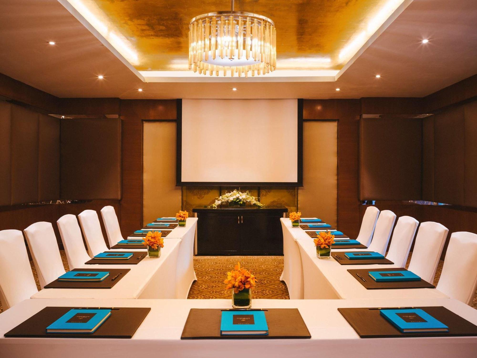 Sofitel Mumbai Bkc Hotel Exterior foto Meeting room at the Four Seasons Hotel, Mumbai