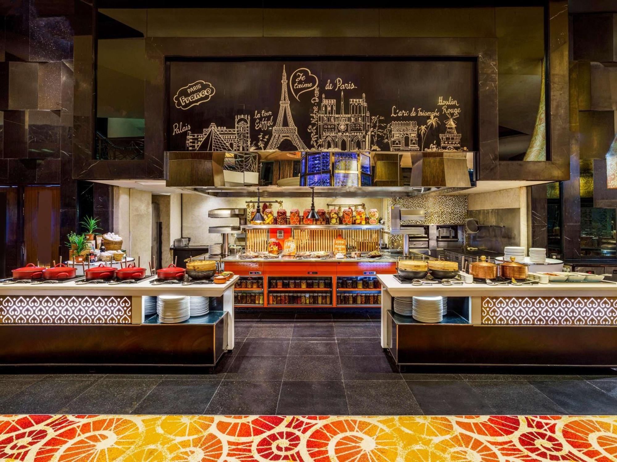 Sofitel Mumbai Bkc Hotel Exterior foto The buffet at Wynn